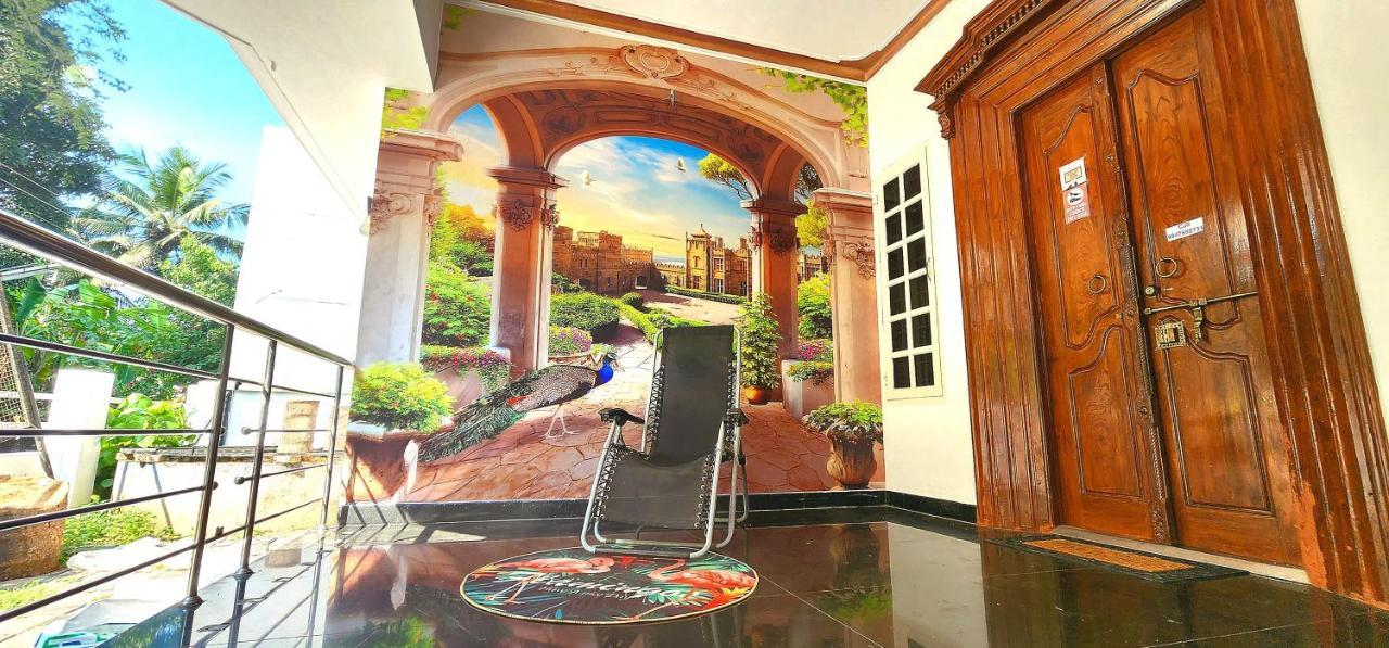 Отель Jj'S White House Thrissur Экстерьер фото